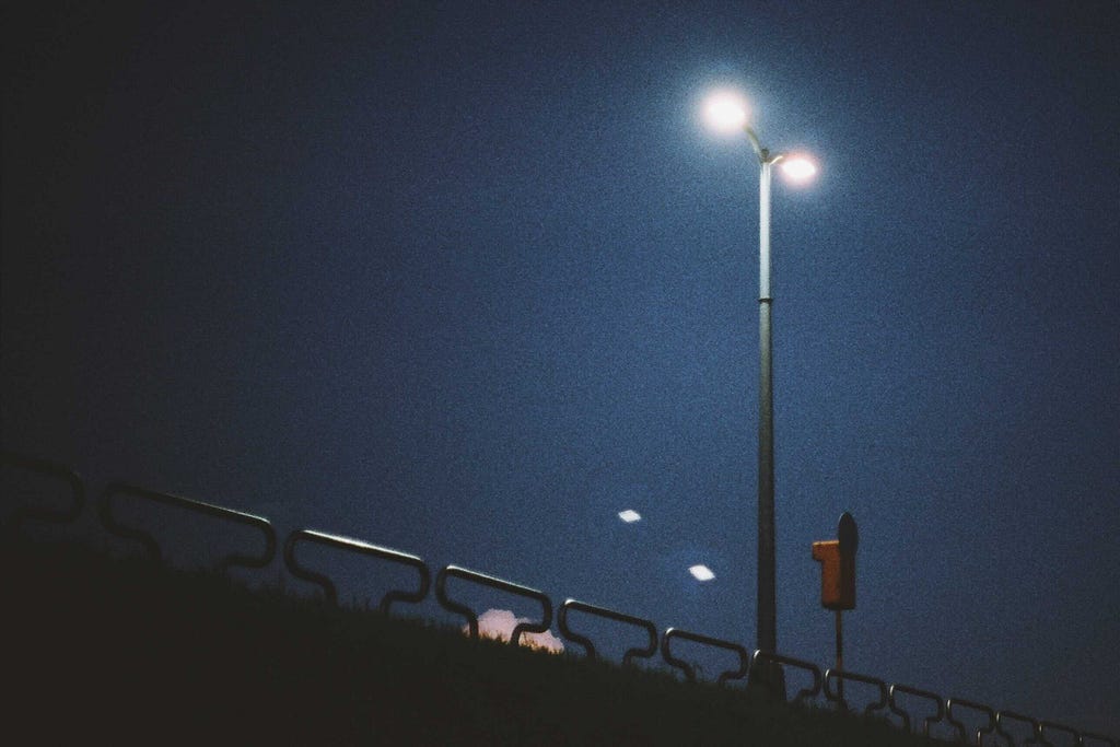 夜裡的路燈