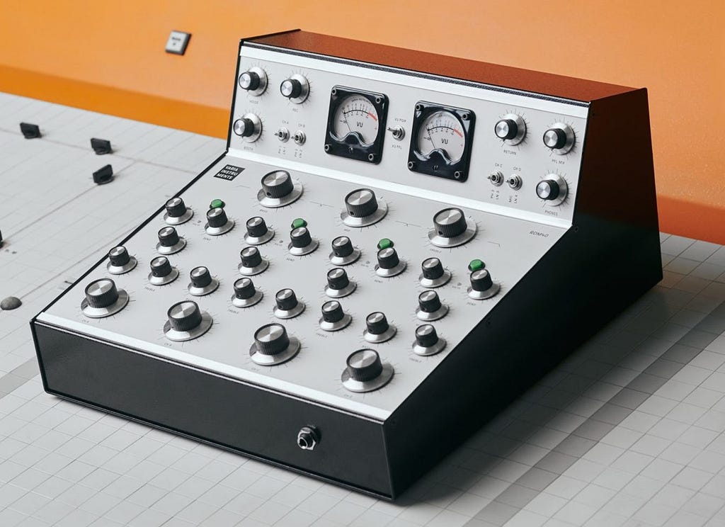 Picture of a Varia Instruments RDM40 Rotary DJ Mixer