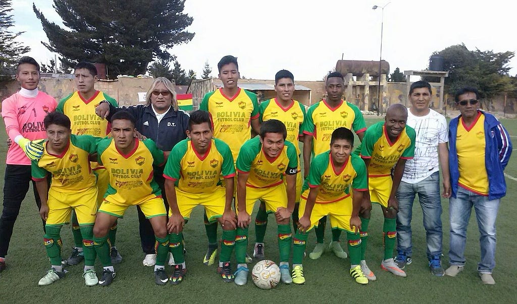 Time posado do JCDT Bolivia FC, primeiro clube de Thabiso Brown na Bolívia.