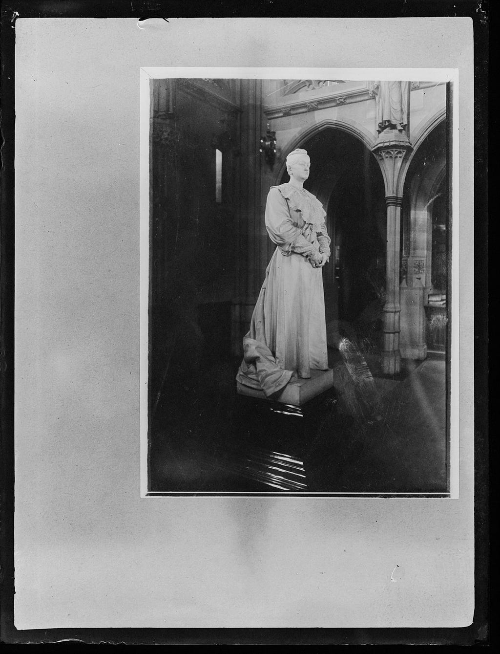 Glass plate negative of a photo of Mrs. Rylands´ Statue in the Historic Reading Room at the John Rylands Library