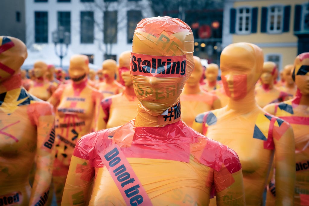 Stalking — November 25 is the international day against domestic violence. This photo was taken in Bonn, displaying the work of an artist.