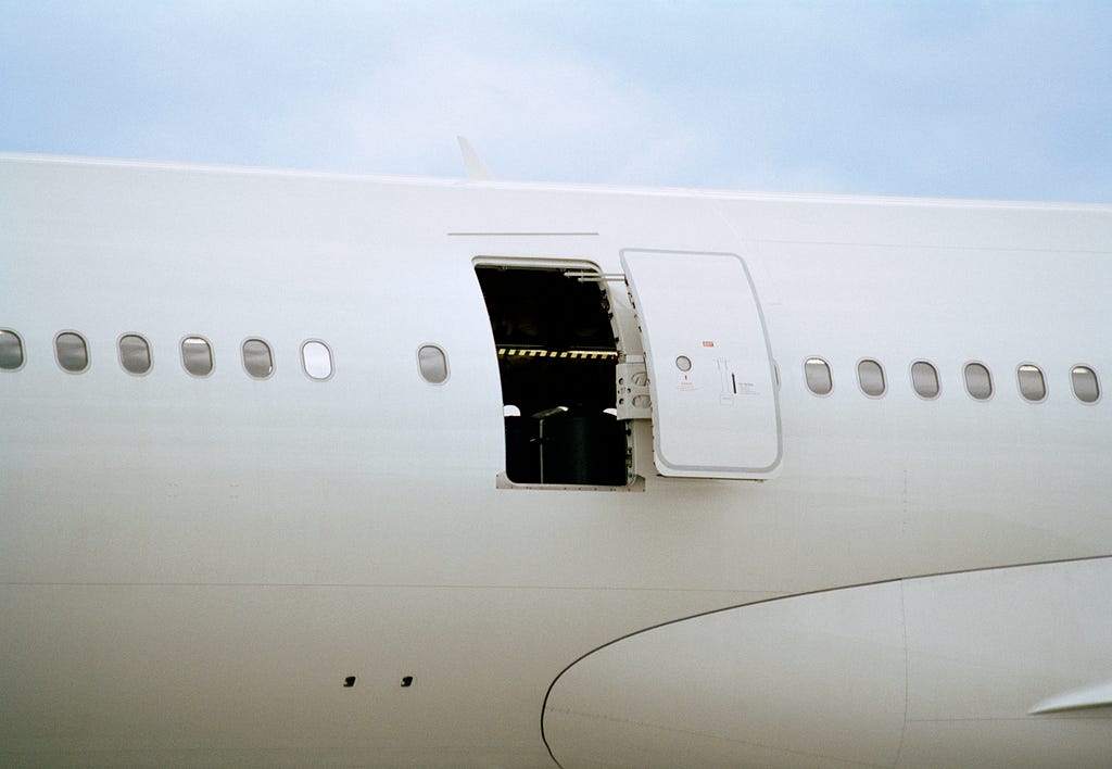 AIRCRAFT DOOR