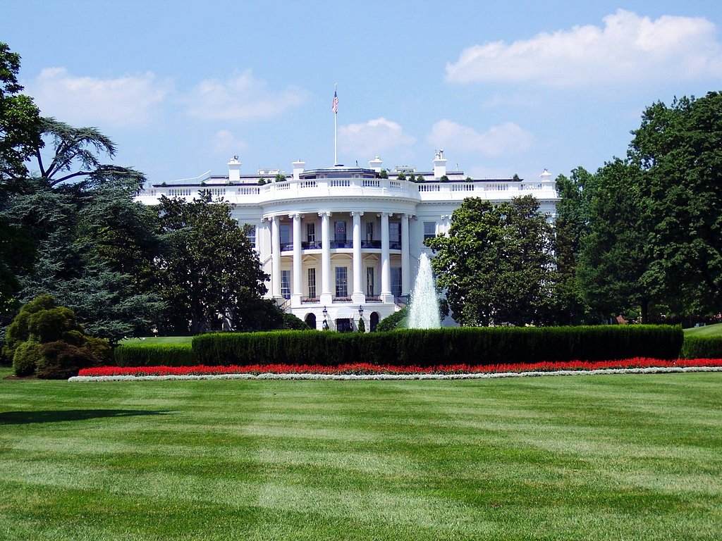 A photograph of the White House and front lawn.