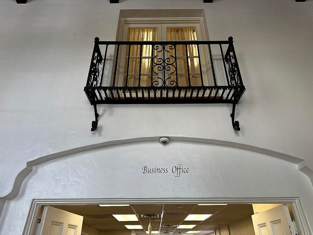 Image of the interior of Whittier College Mendenhall, outside the Business Office.