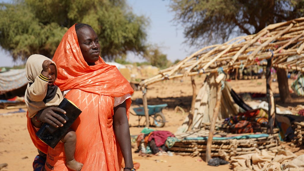 Adiza* et son enfant au camp de déplacés à Ménaka. Photo : PAM/ Aboubacar Sidibé