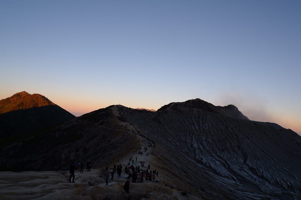 https://ovajourney.com/keindahan-alam-kawah-ijen-banyuwangi/