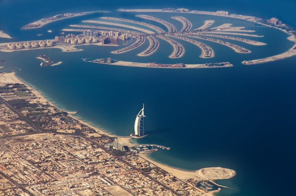 Hire a driver to visit Palm jumeirah