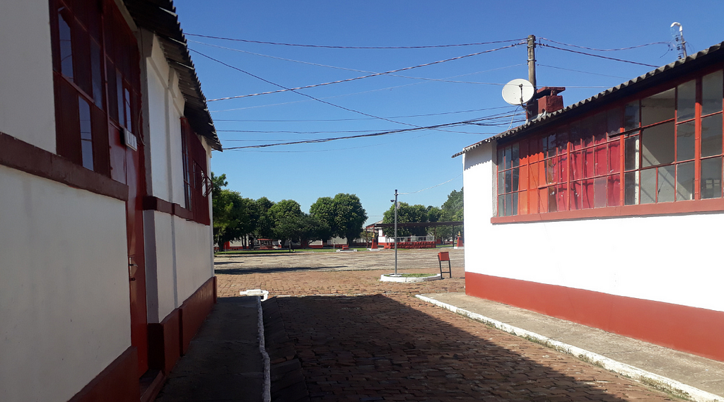 Acesso ao pátio do quartel do 1º Regimento de Cavalaria Mecanizada, em Itaqui | Foto: Guilherme Freling