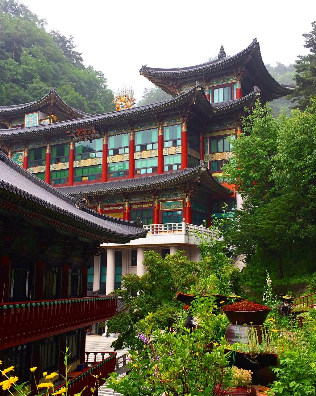A view of one of the main buildings at Guinsa Temple. It showcases the beauty of the color in the architecture of traditional Korean buildings.