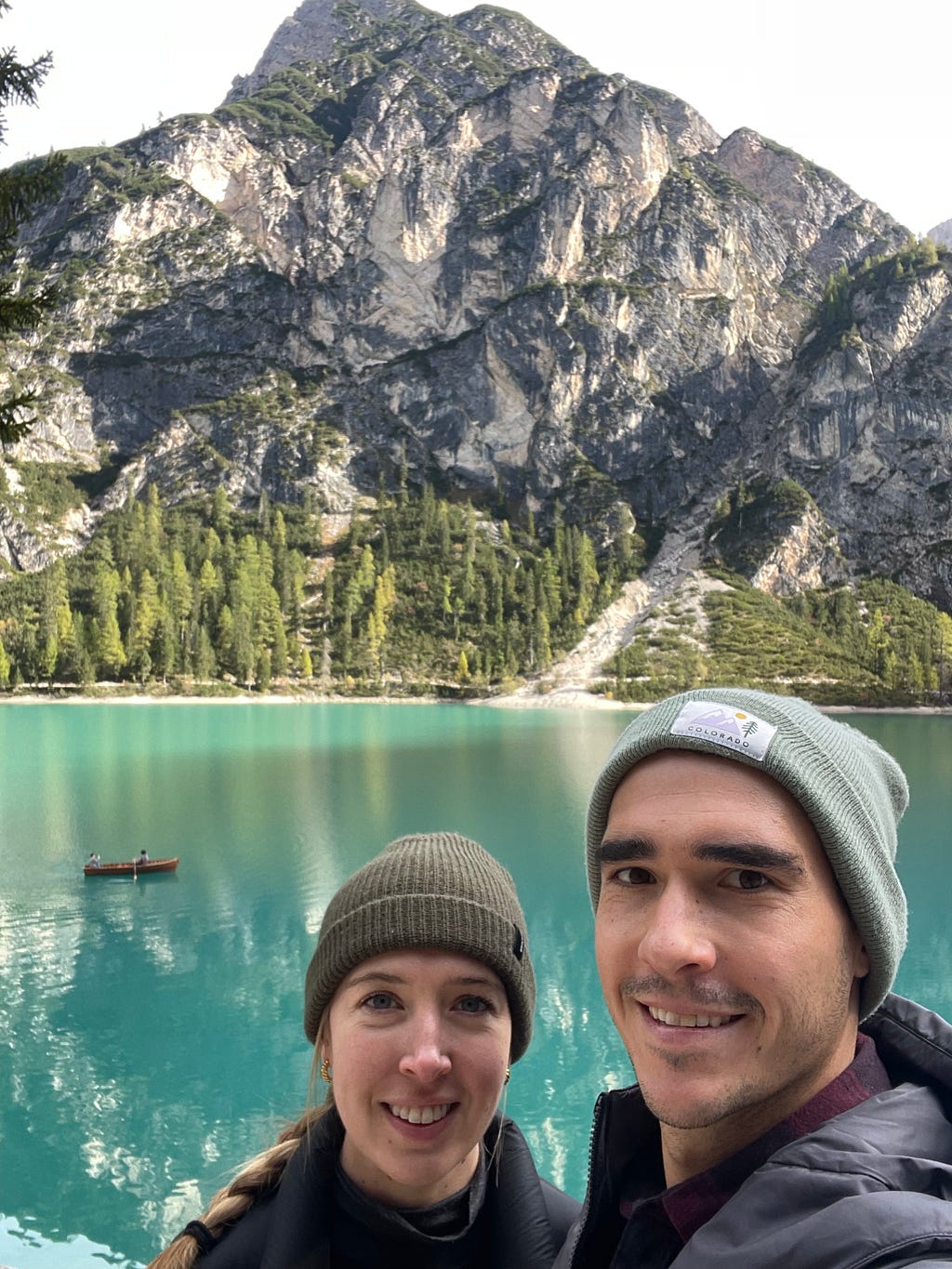 Horea and woman hiking in the Dolomites (Lago di Brais)