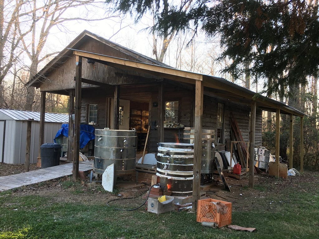 A kiln yard to electric and gas kilns