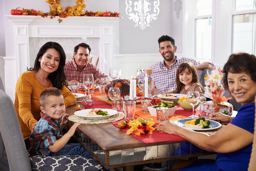 Familia celebrando las fiestas.