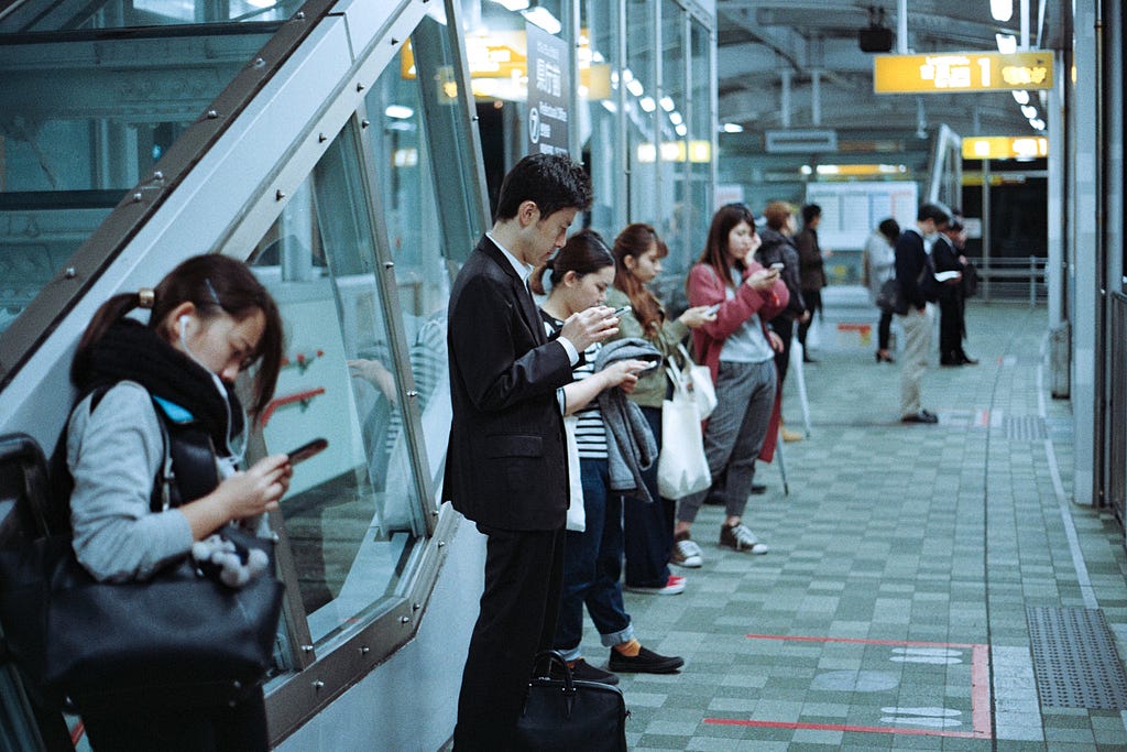 How do Koreans use smartphone?