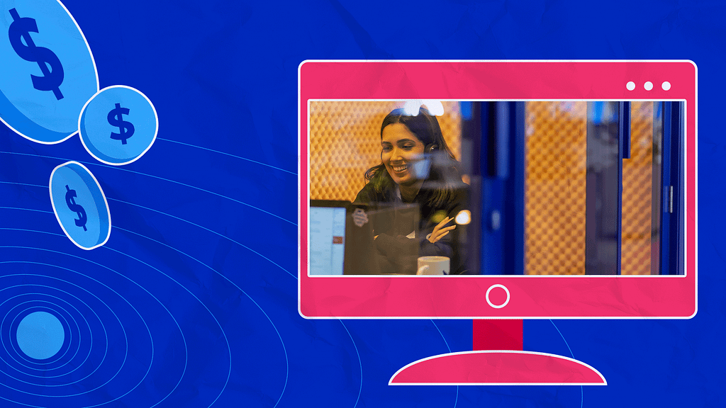 Imagem com fundo azul escuro e imagem de um monitor de computador cor de rosa. Na tela, há a foto de uma colaboradora do Asaas sorrindo para o notebook com um headset na cabeça.