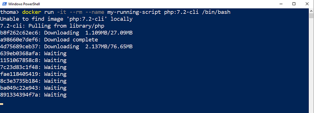 The image shows PowerShell downloading a lot of layers for the php:7.2-cli image