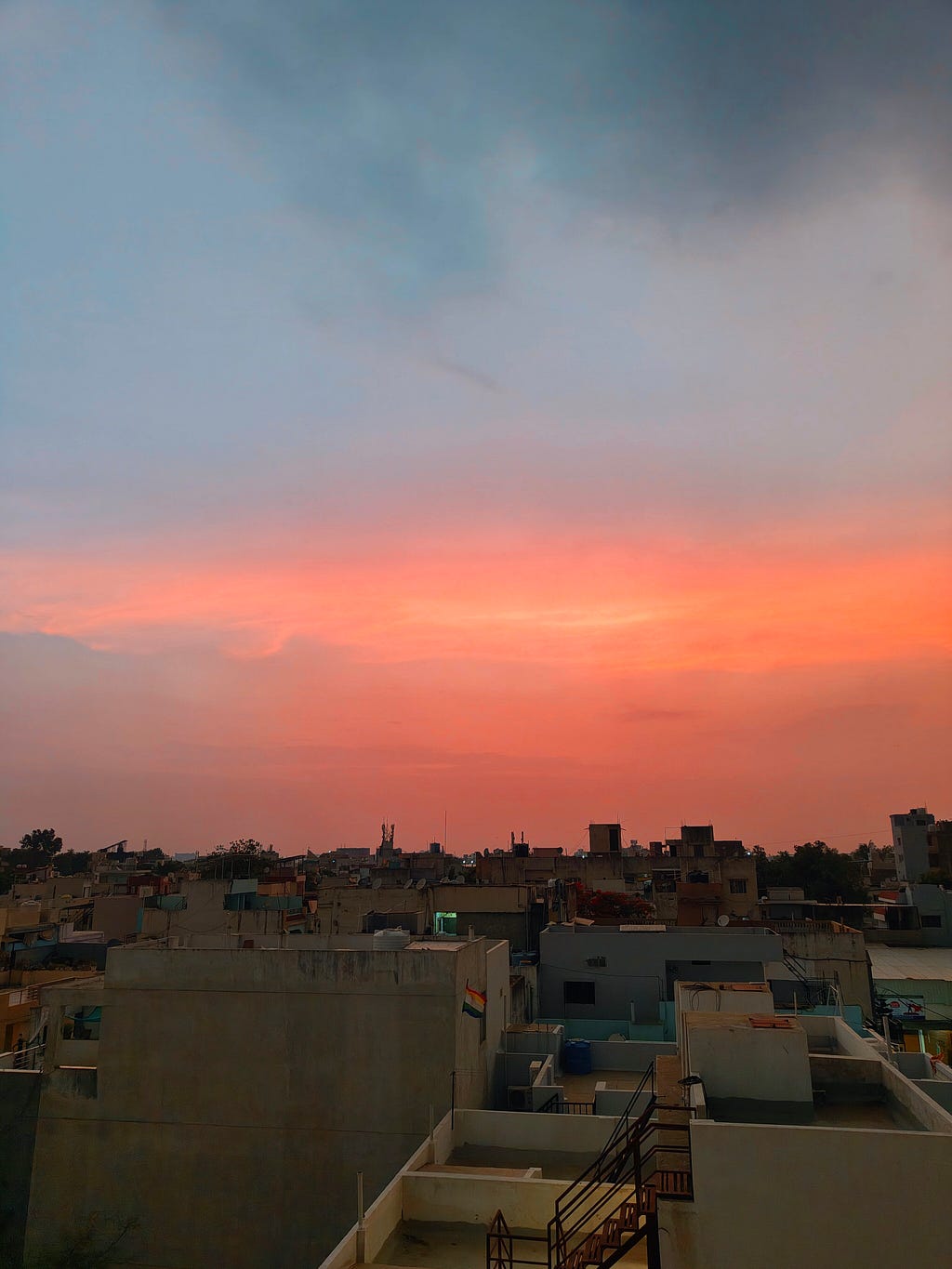 A picturesque evening captured by the author. One can see the sky showing shades of light blue to red.