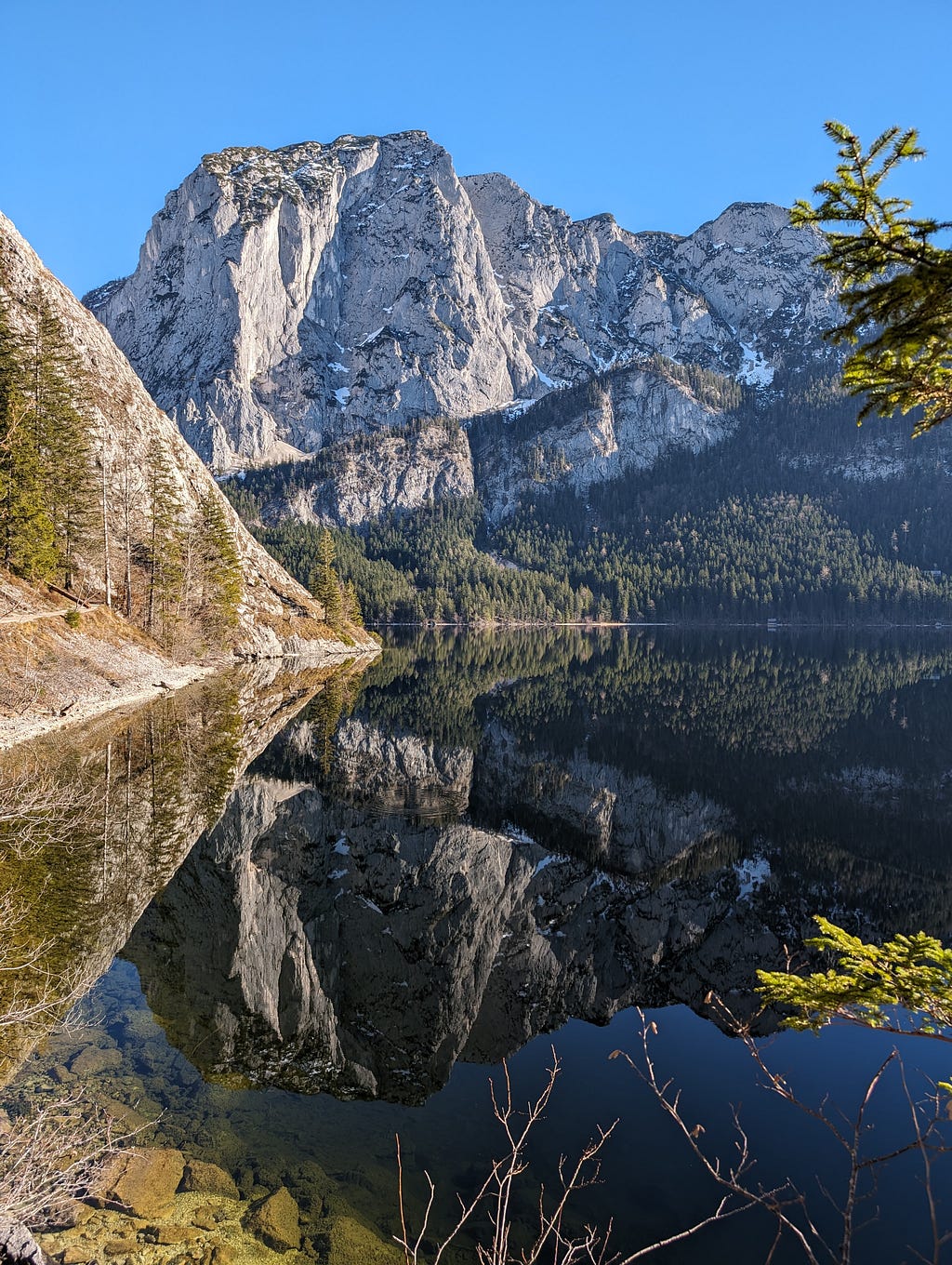 The “Trisselwand” is my favority mountain in Altaussee / Austra and is a peak of “Todes Gebirge” (Dead Mountains) which is a mountain range. So it’s a good metaphor for a Modulith.