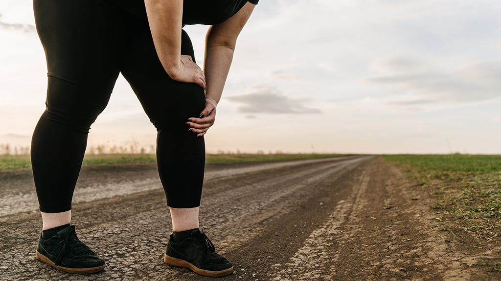 overweight woman with knee ache