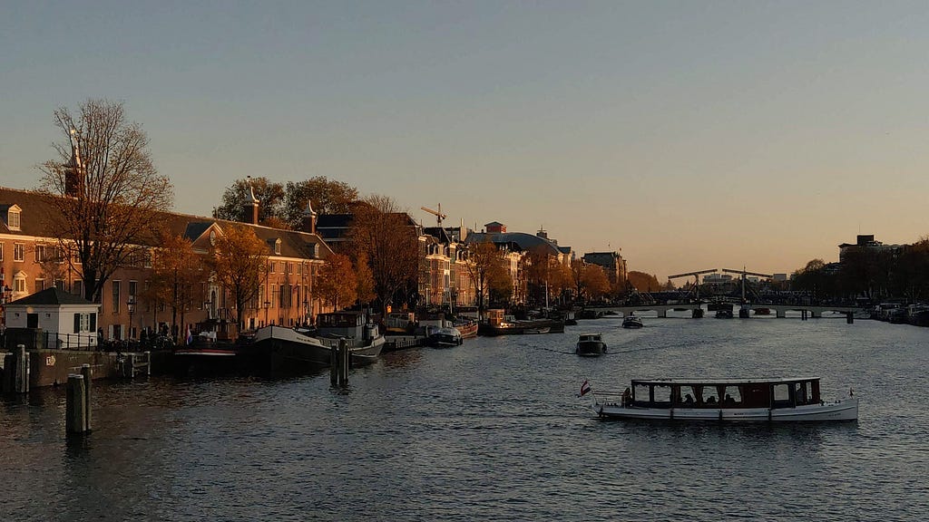 很喜歡阿姆斯特丹快日落的時候