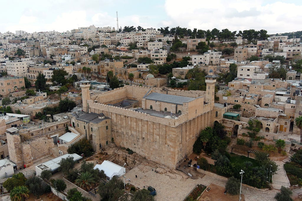 An aerial view of the Cave of the Patriarchs, a site sacred to Jews and Muslims, in the Palestinian city of Hebron in the Israeli-occupied West Bank, November 2, 2020. Photo by Ilan Rosenberg/Reuters