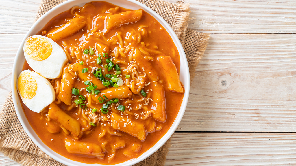 Top 10 Food Destination Picks For Foodventurous Travelers, Expats, And Digital Nomads seoul south korea tteokbokki