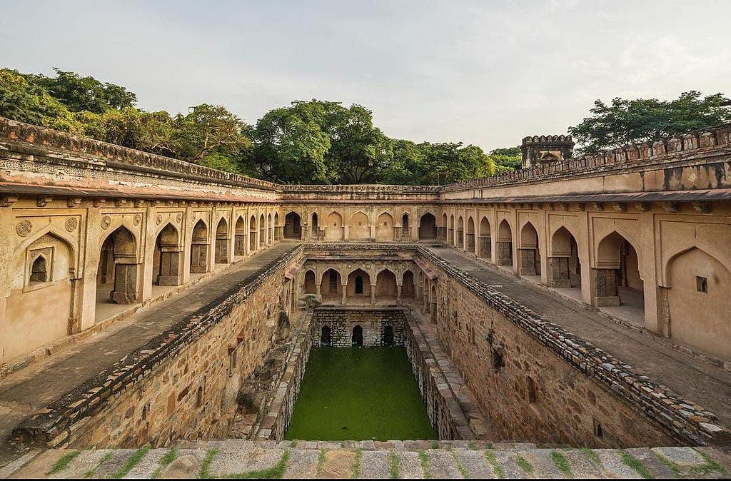 Rajon ki baoli