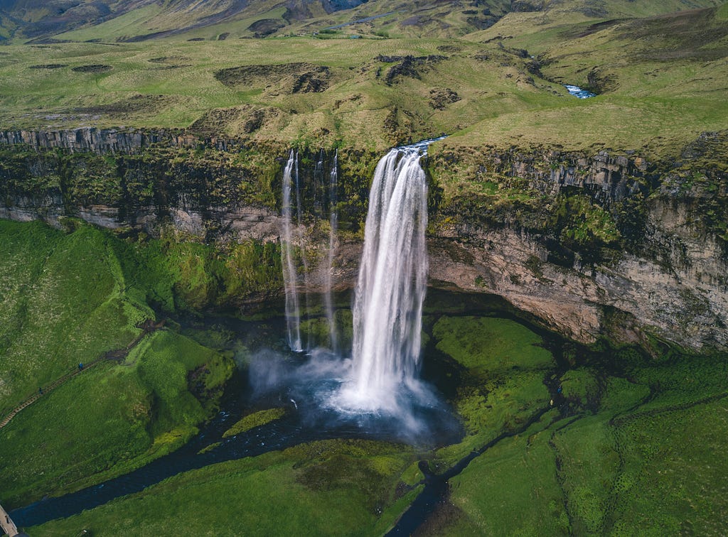 trip to Seljalandsfoss waterfall