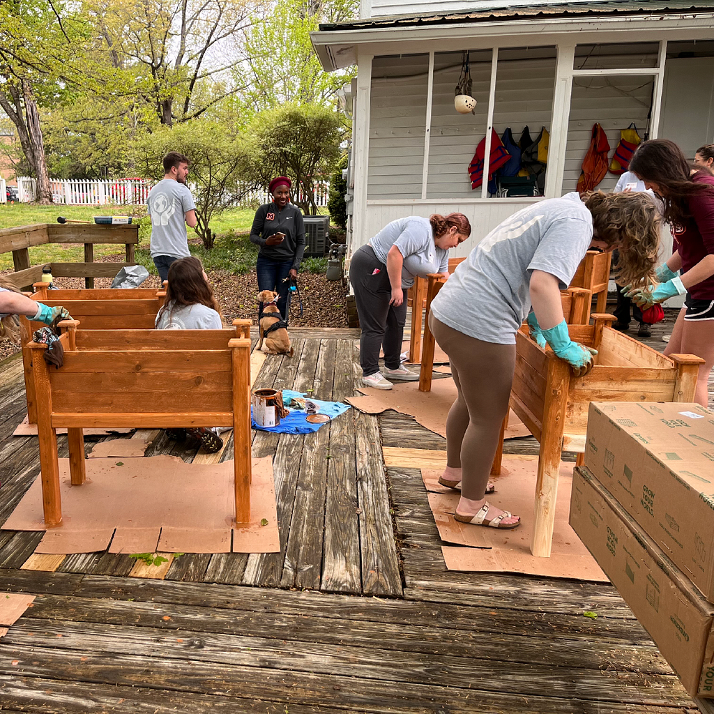 Volunteers at Maryville College outside building 10 pilot planter boxes.