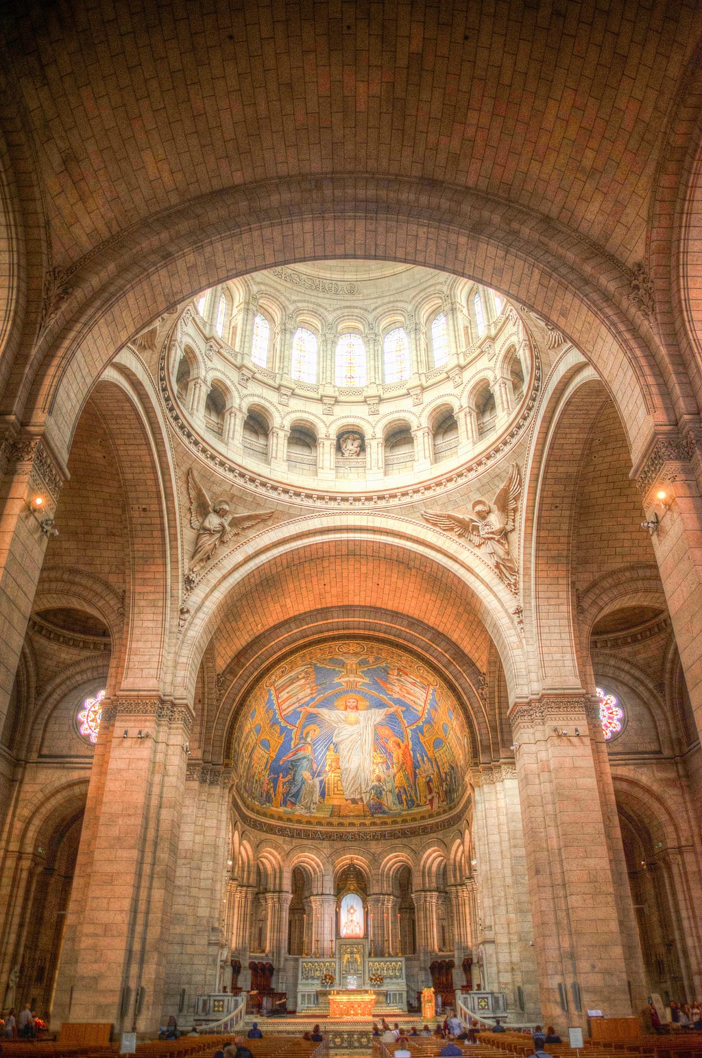 An interior view of a quincunx design, with the central dome and four smaller domes in the corners, plus a semidome over the apse. Credit to Skitterphoto on Pexels.