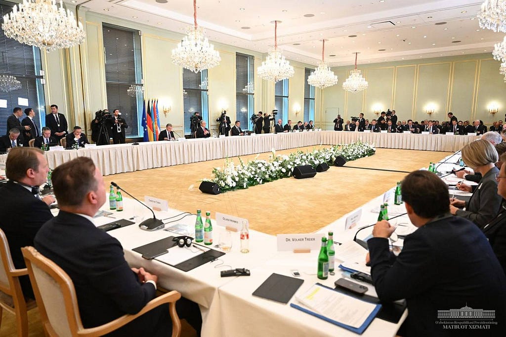 Shavkat Mirziyoyev during the meeting with business representatives in Germany, May 2023