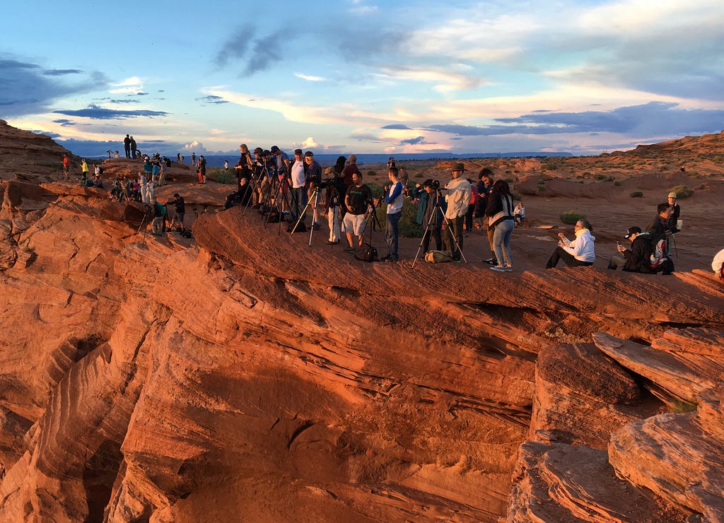 Horseshoe Bend with photographers at cliff edge