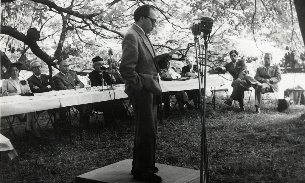 Jan Walravens tijdens de Vlaamse Poëziedagen in Merendree, juli 1952