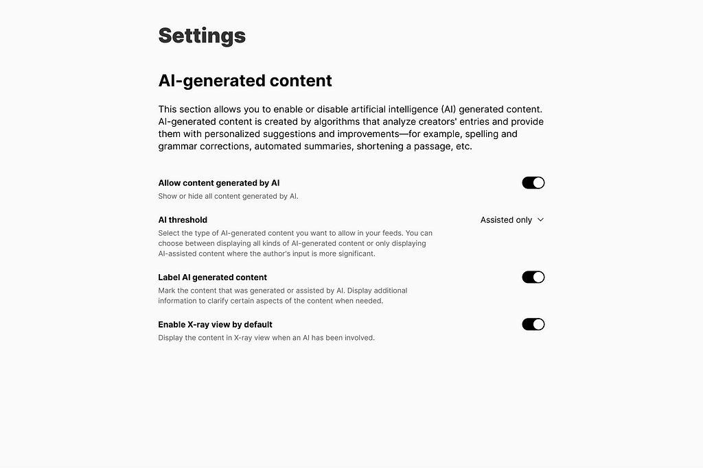 Ejemplo de una página de ajustes en relación al contenido generado por IA. Las diferentes opciones van acompañadas de textos que explican al usuario su función.