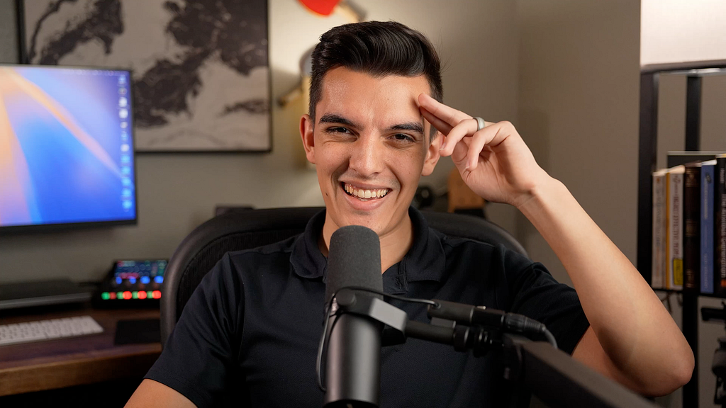 FX30 + Sigma 17–40mm 1.8, Shure SM7B + Elgato Arm + Rode Caster Duo, Neewer 300b + 36 softbox + Amaran 60d hairlight.