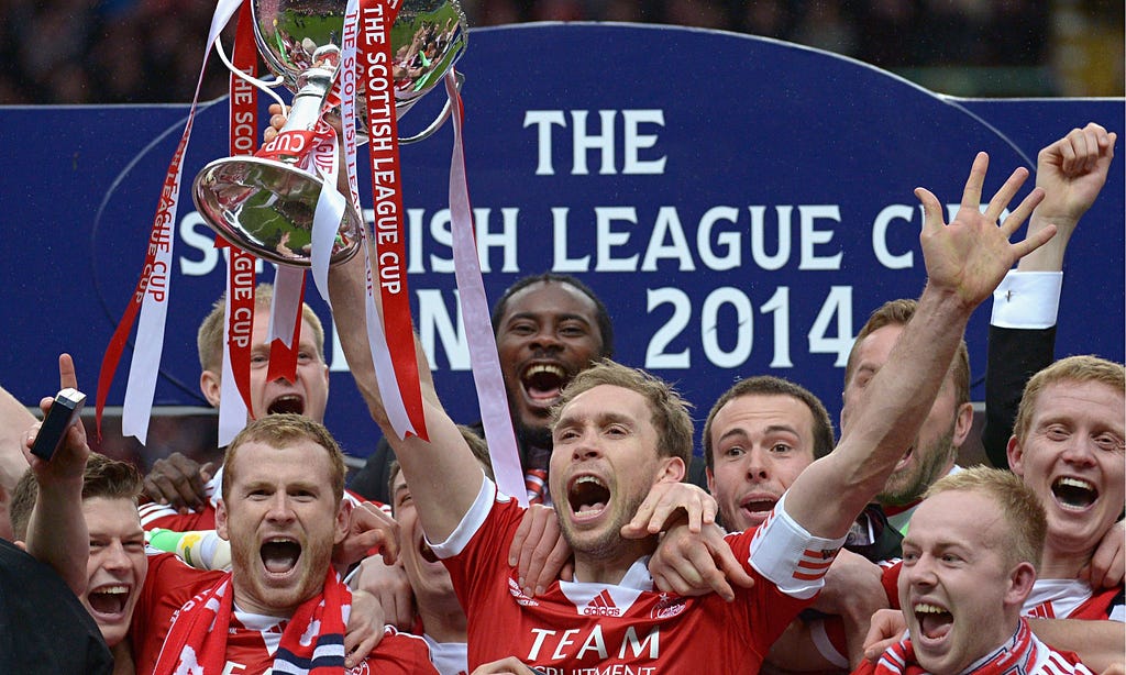 Russell Anderson and Aberdeen players with the 2014 Scottish League Cup