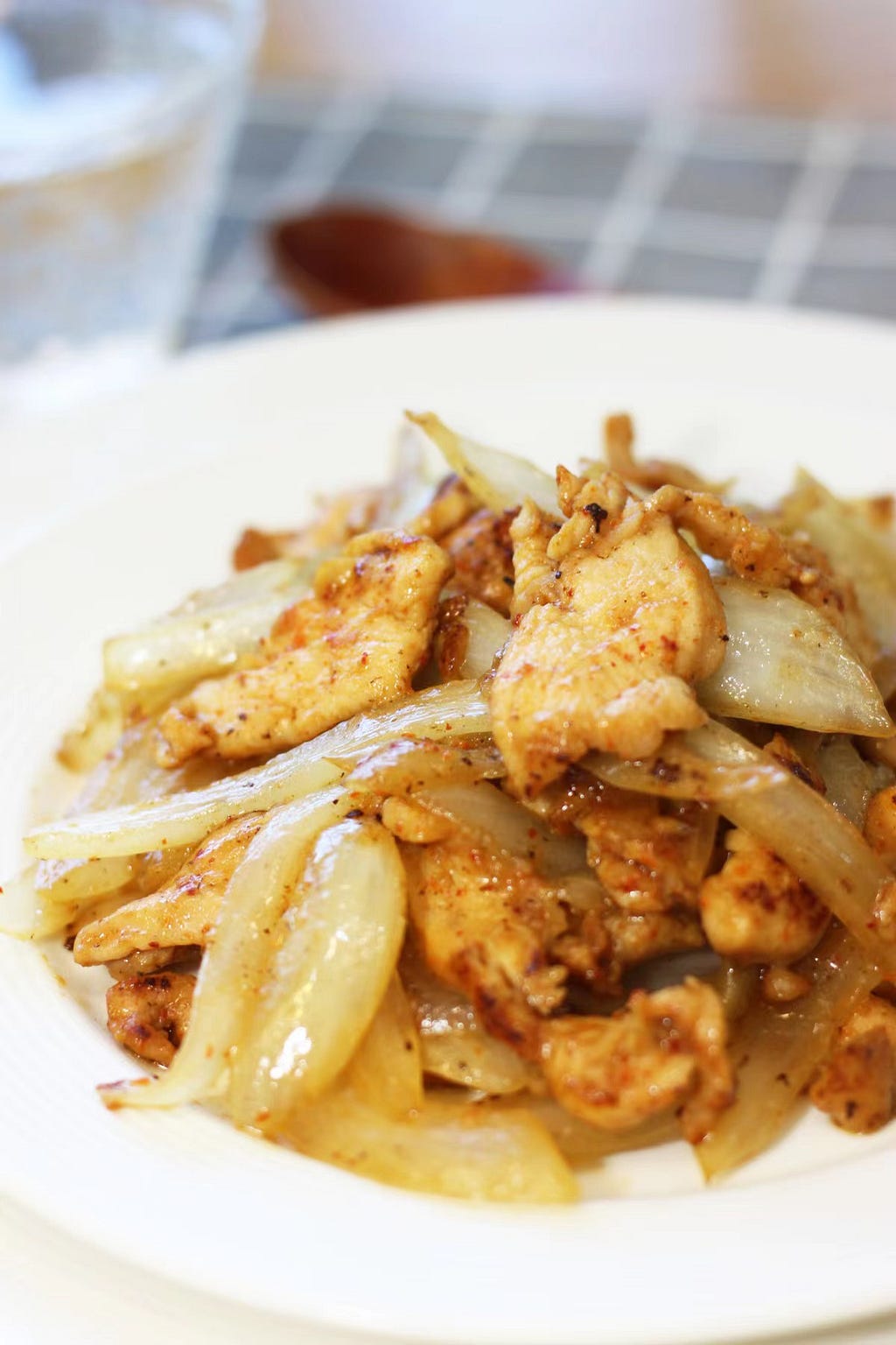 Fried Chicken Breast with Onions, Chinese dishes, cooking