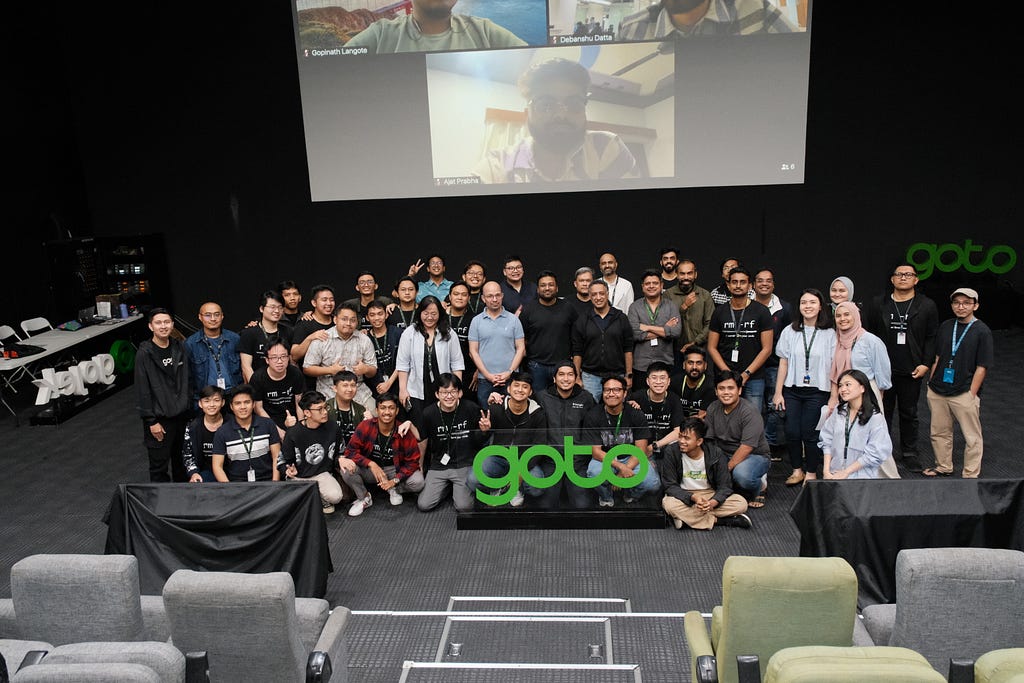 A group photo in bootcamp graduation day.