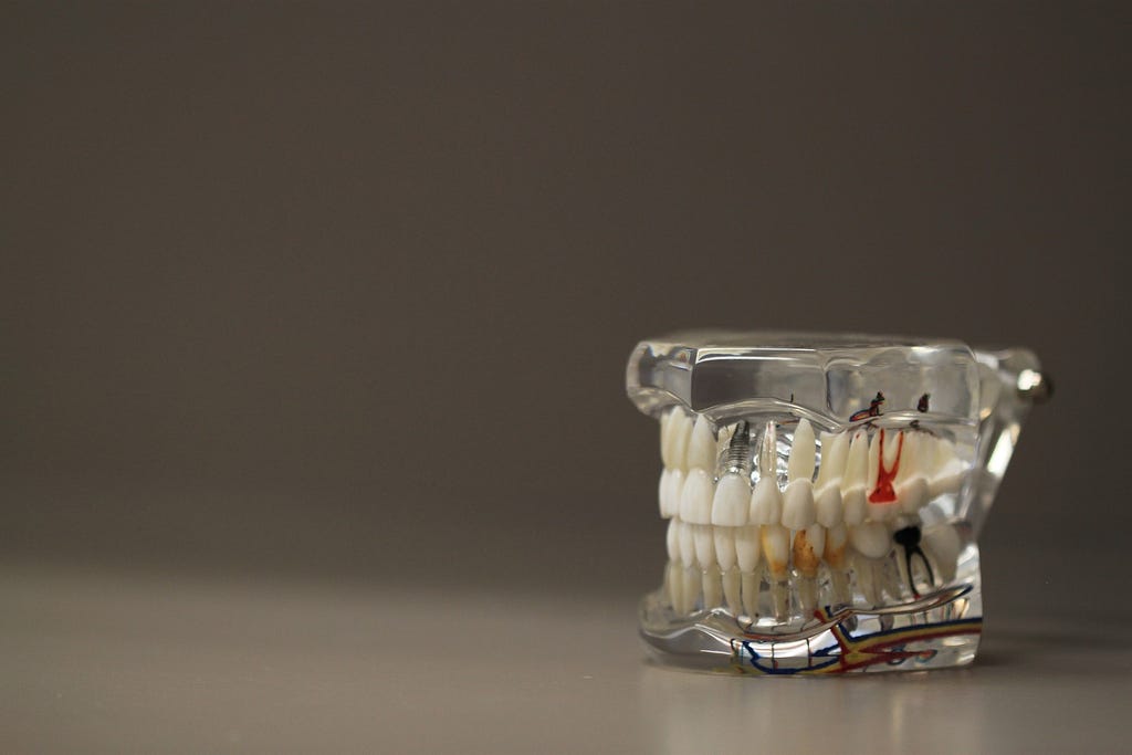 A set of artificial teeth.