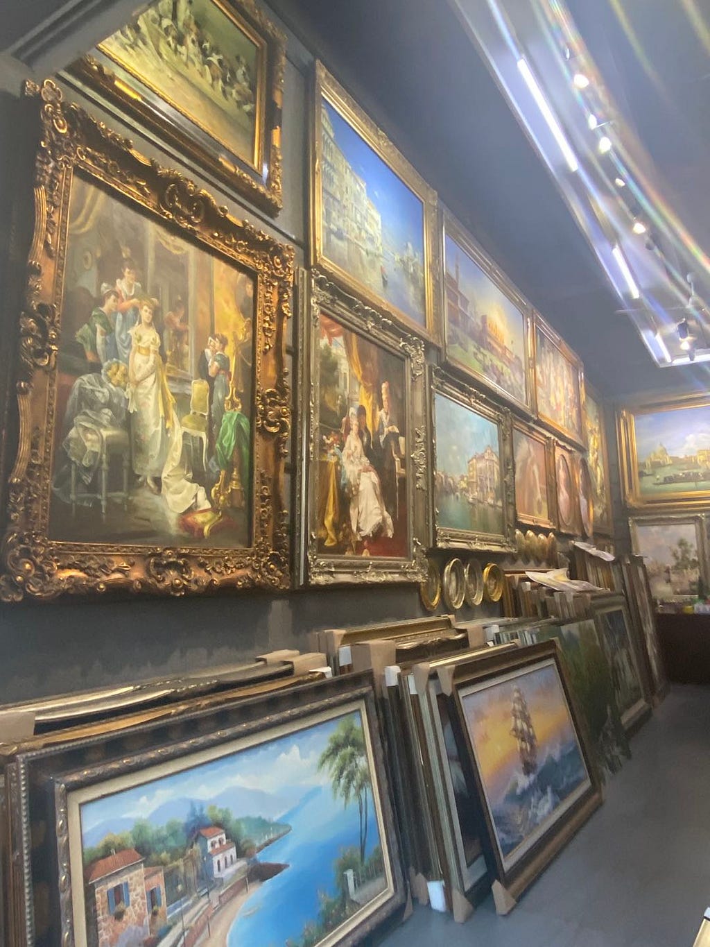 A gallery selling western oil paintings