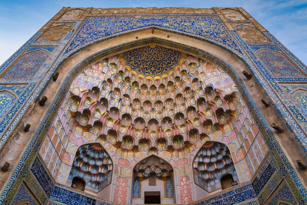 Abdulaziz Khan Madrasa Ivan — Muqarna’s entrance gate Persian architecture detail from 1652 in the city of Bukhara opposite the famous Ulugbek Medre. Colorful mosaics and tiles brought the Ivan to the Abdulaziz Khan Medrese. Abdulaziz Khan Madrasa, Bukhara — Buxoro — Бухорo, Silk Road, Uzbekistan, Central Asia