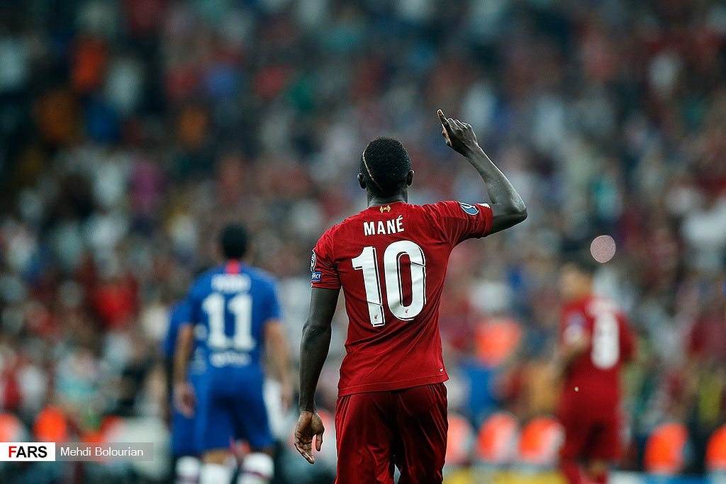 Sadio Mané playing in a Premier League match.