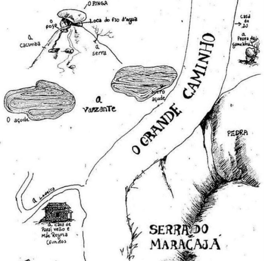 Reprodução de um desenho realizado a mão por Regina Carvalho, onde ela nomeia elementos geográficos como estradas, açudes, relevos, e etc, com elementos de memórias da sua própria vida, como "A casa de pai velho e mãe Regina".