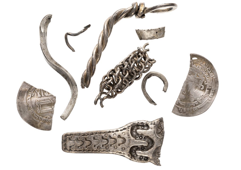 Several metal and silver objects, well decorated.
