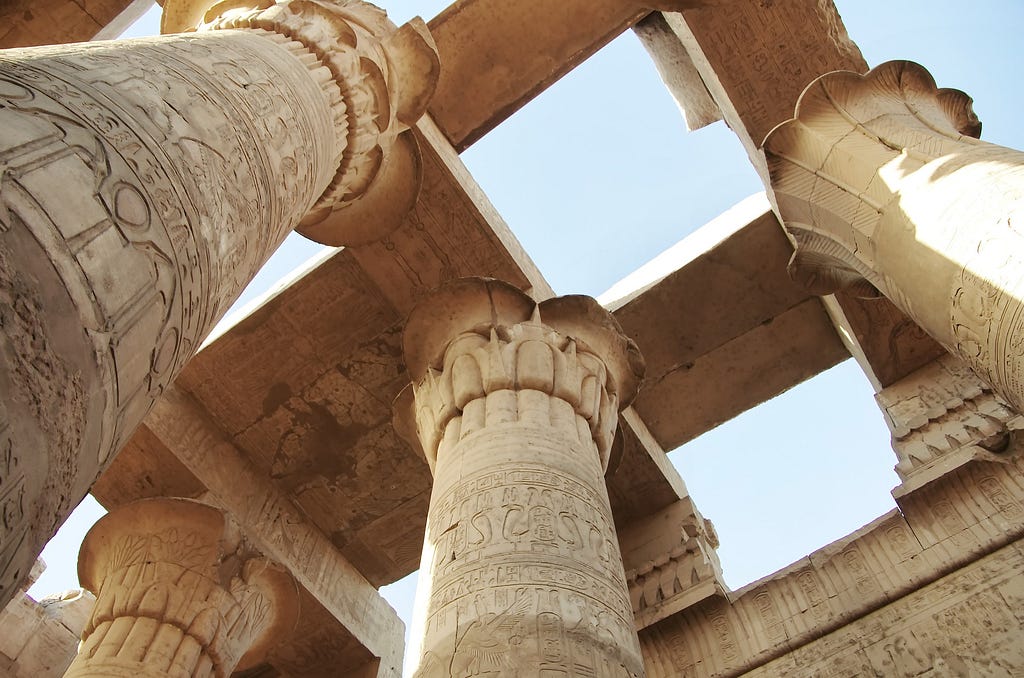 Columns at Karnak. Image by DEZALB from Pixabay.
