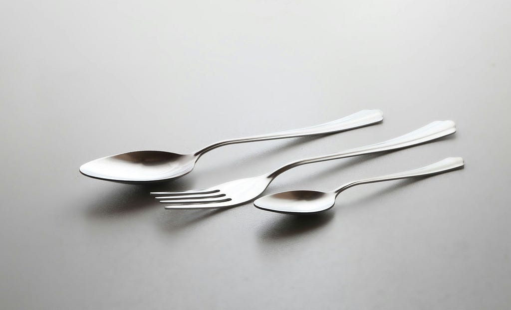 What are the different types of cutlery sets?