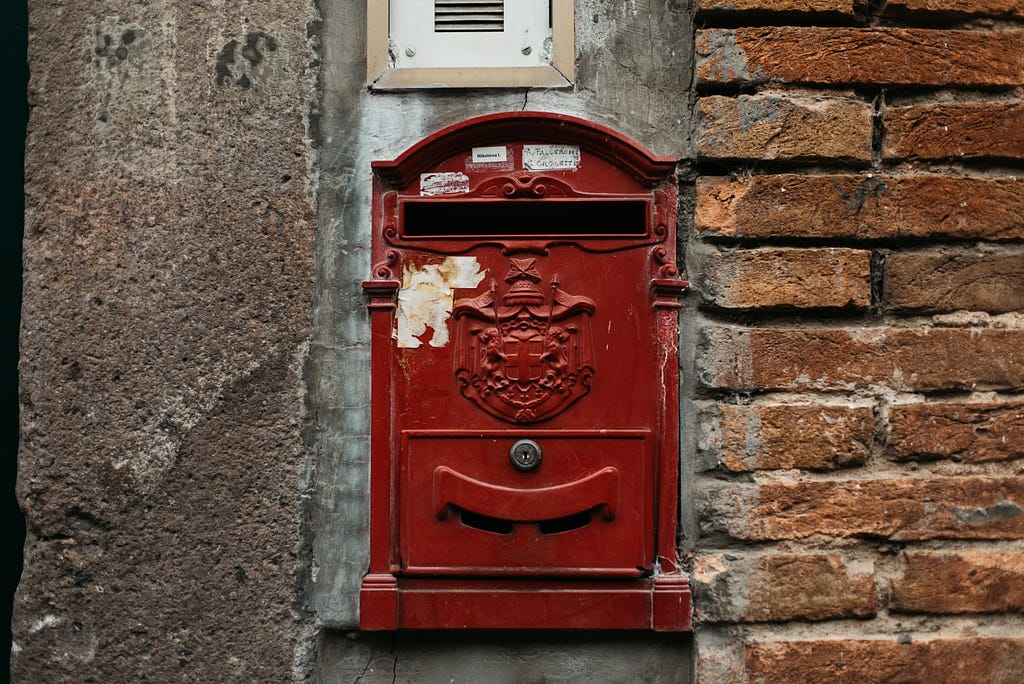Red-Italian-mailbox-Rome-travel-photographer-Patrizia-Corriero-The-Storycrafter
