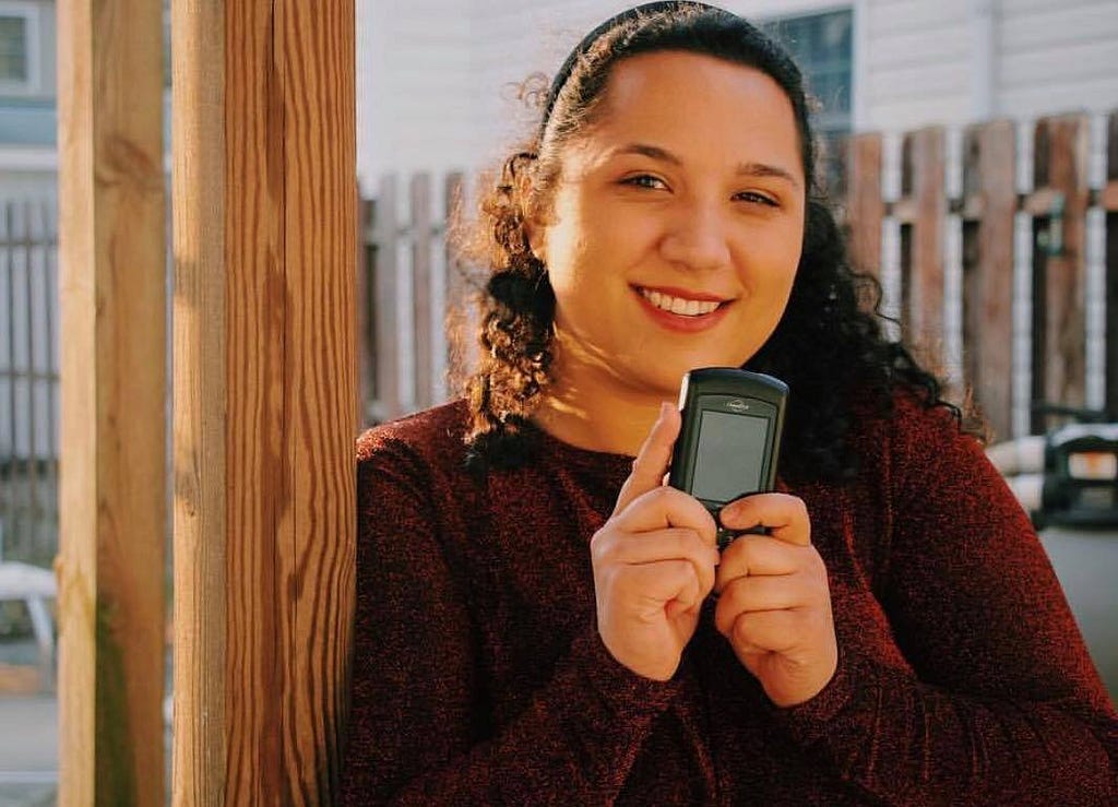 Image of Gianna Pulitano holding Omnipod Insulin Pump