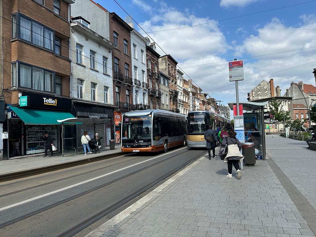 Motivf Blog - Medium - Insights from a Car-Free Life Abroad II: 5 CX Lessons on Public Transit Reliability