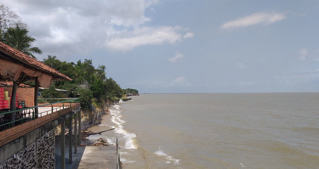 Praia Mosqueira Belém Pará Mar e céu azul