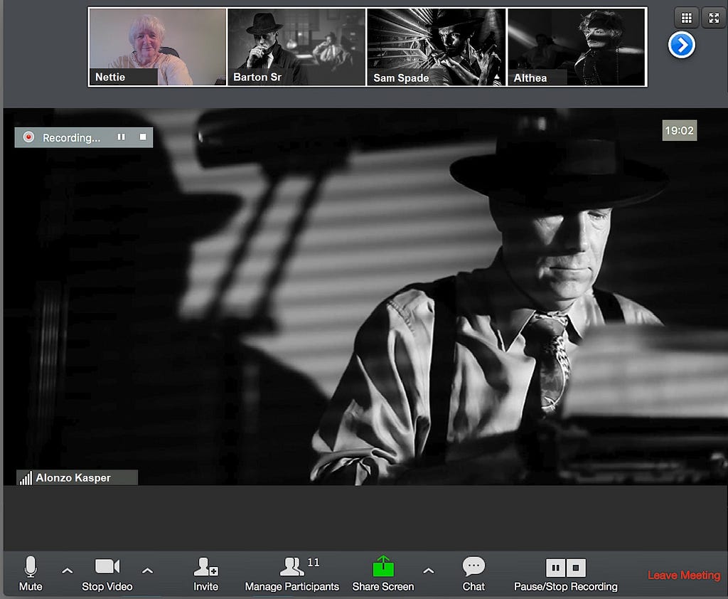 En esta videollamada de zoom todos somos personajes de un Film Noir. Menos Nettie, dios le de salud.